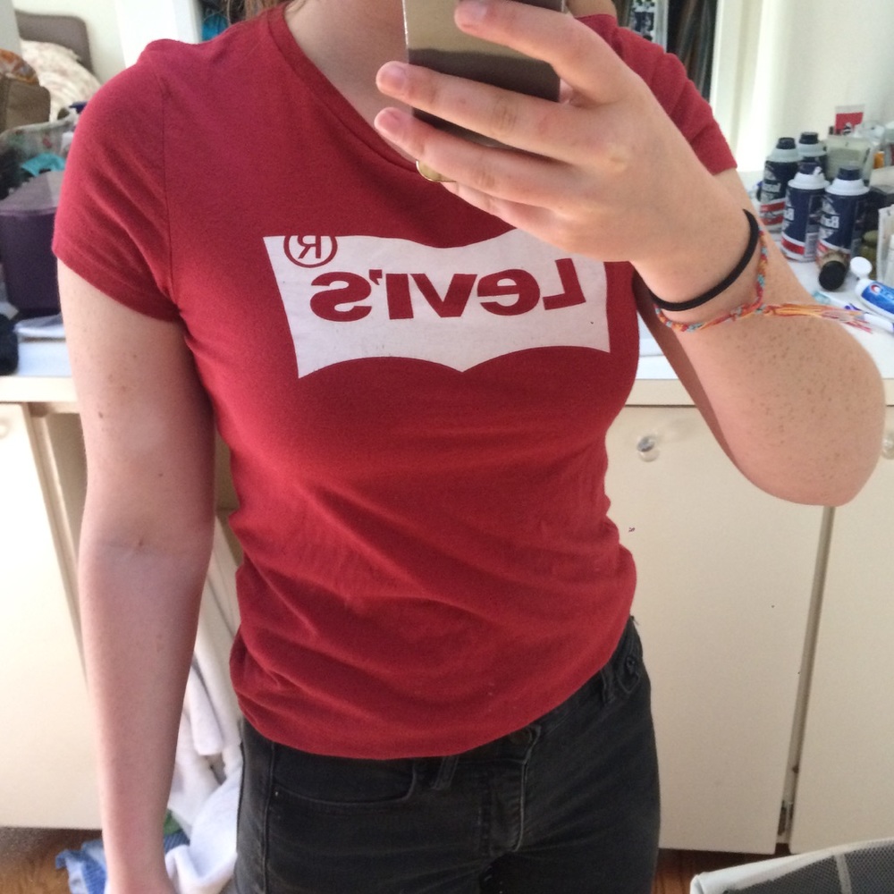 RED LEVIS TSHIRT